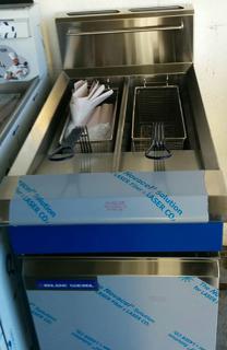 Blue Seal GT46 Twin Tank Deep Fryer - Item 7943