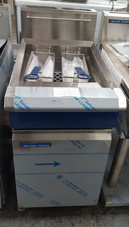 Blue Seal Open Pot Deep Fryer Model GT45 - Item 7944